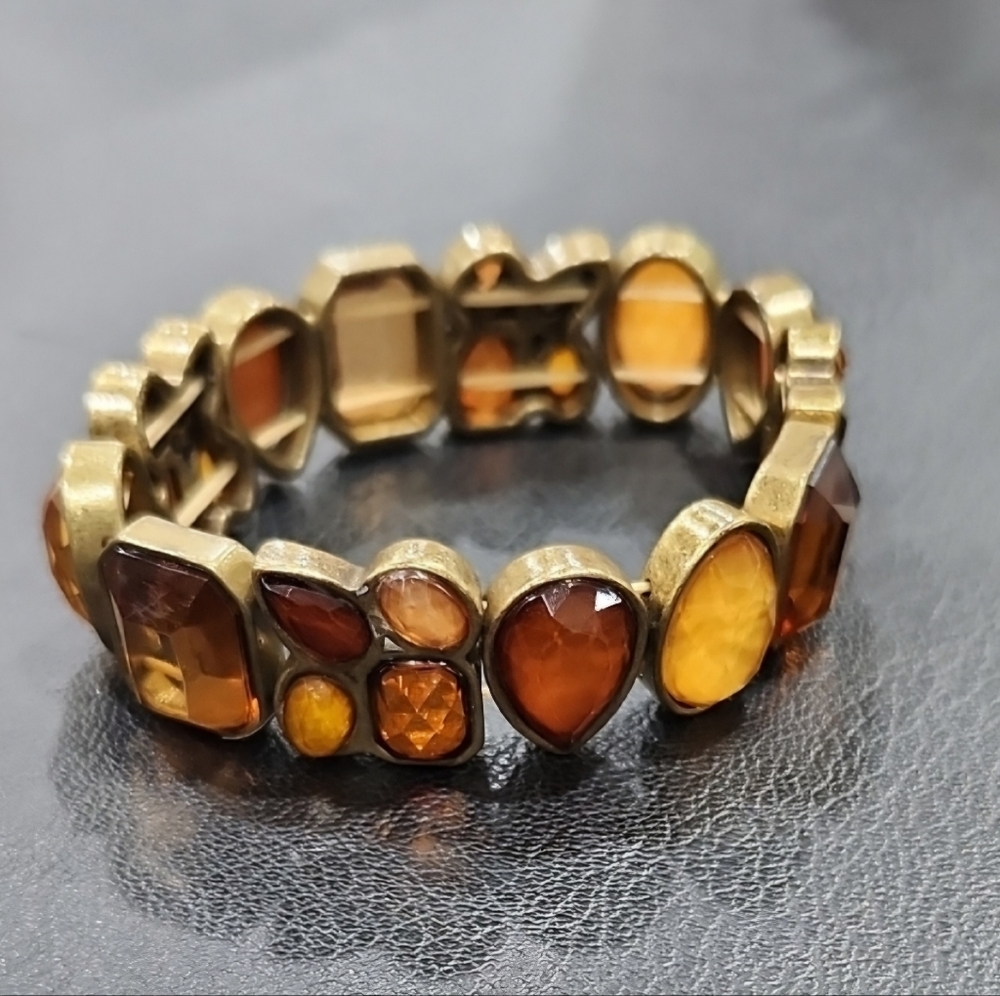VINTAGE AVON GOLD and FAUX GEMSTONE BRACELET